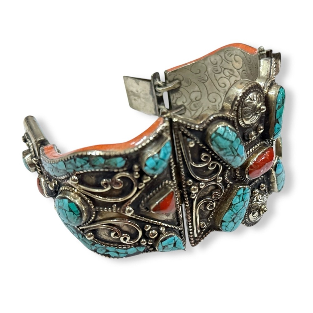 Vintage Tibetan / Nepali Silver Hinged Bracelet with Turquoise and Coral - Picture 13 of 16